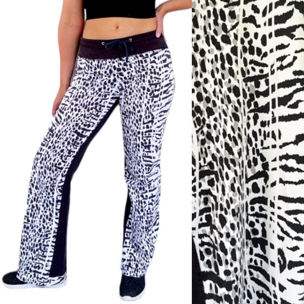 Nilla Shields Y2K vintage white leopard low rise flare leg sweatpants size XS